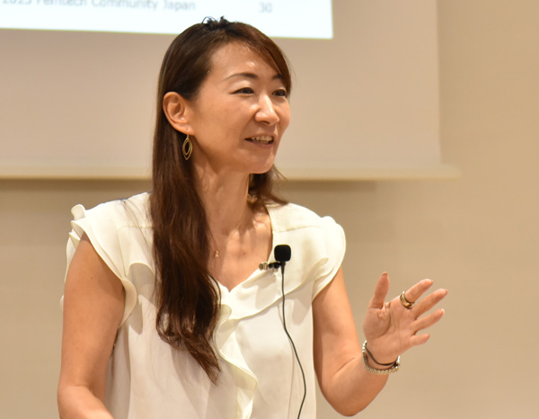 皆川 朋子氏の写真